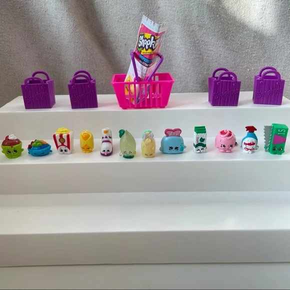Hasbro Toys Shopkins Season Pack Special Edition Fluffy